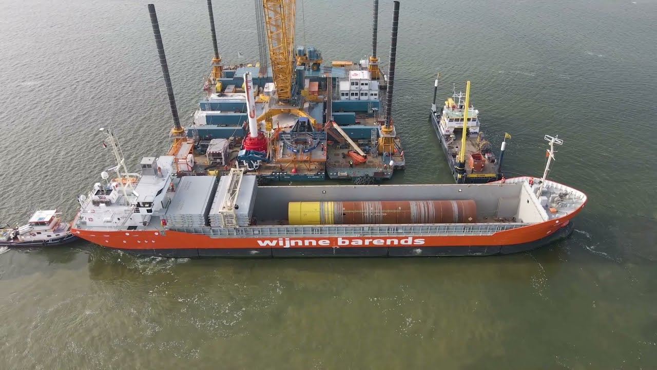Spliethoff Group transporting equipment for Fryslân Wind Farm